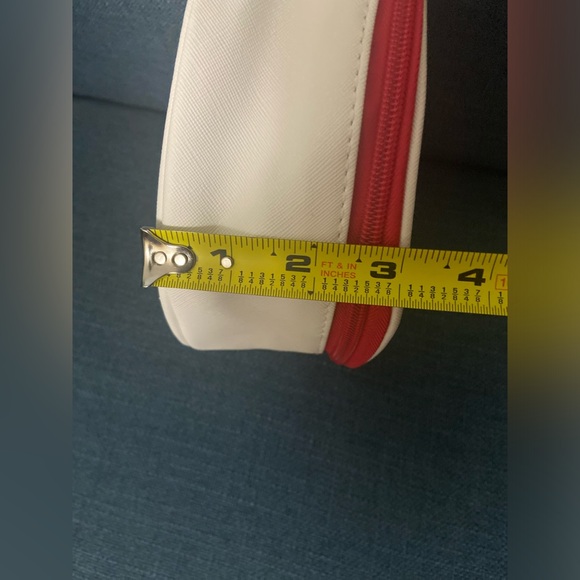 NWOT Shiseido Take Me To Ginza Round Medium Cosmetics Travel Pouch Red & White - Picture 8 of 11